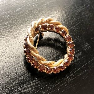Vintage circular brooch with brown jewels